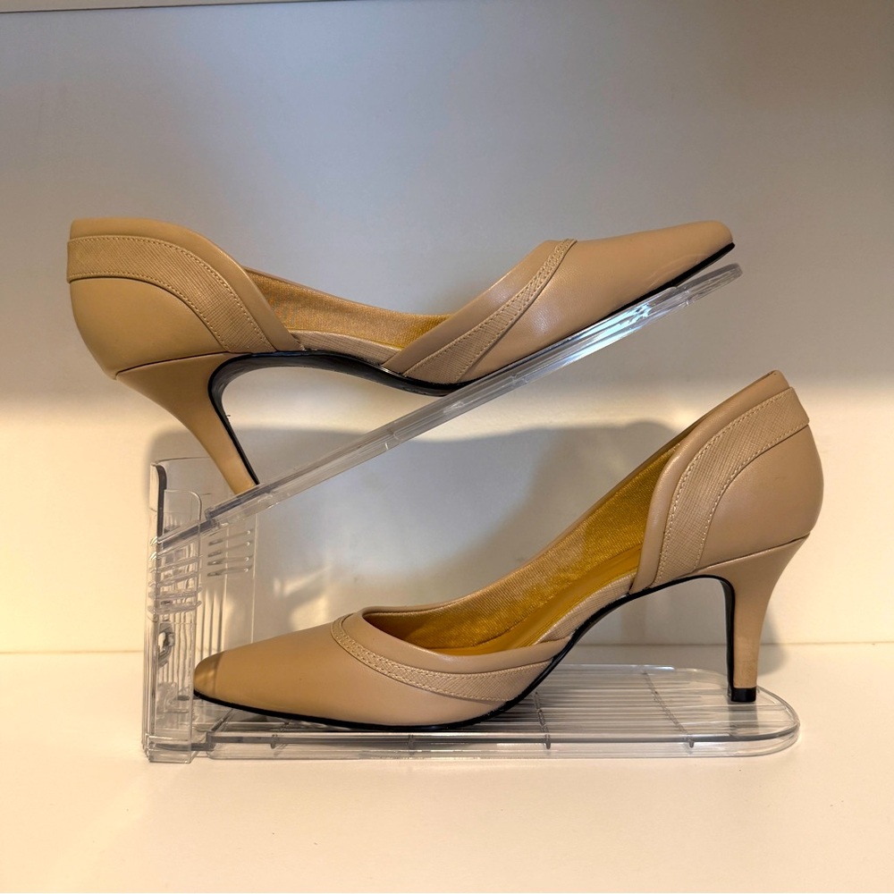 Kelly & Katie Shenna Pump. Color: Taupe/Stone.